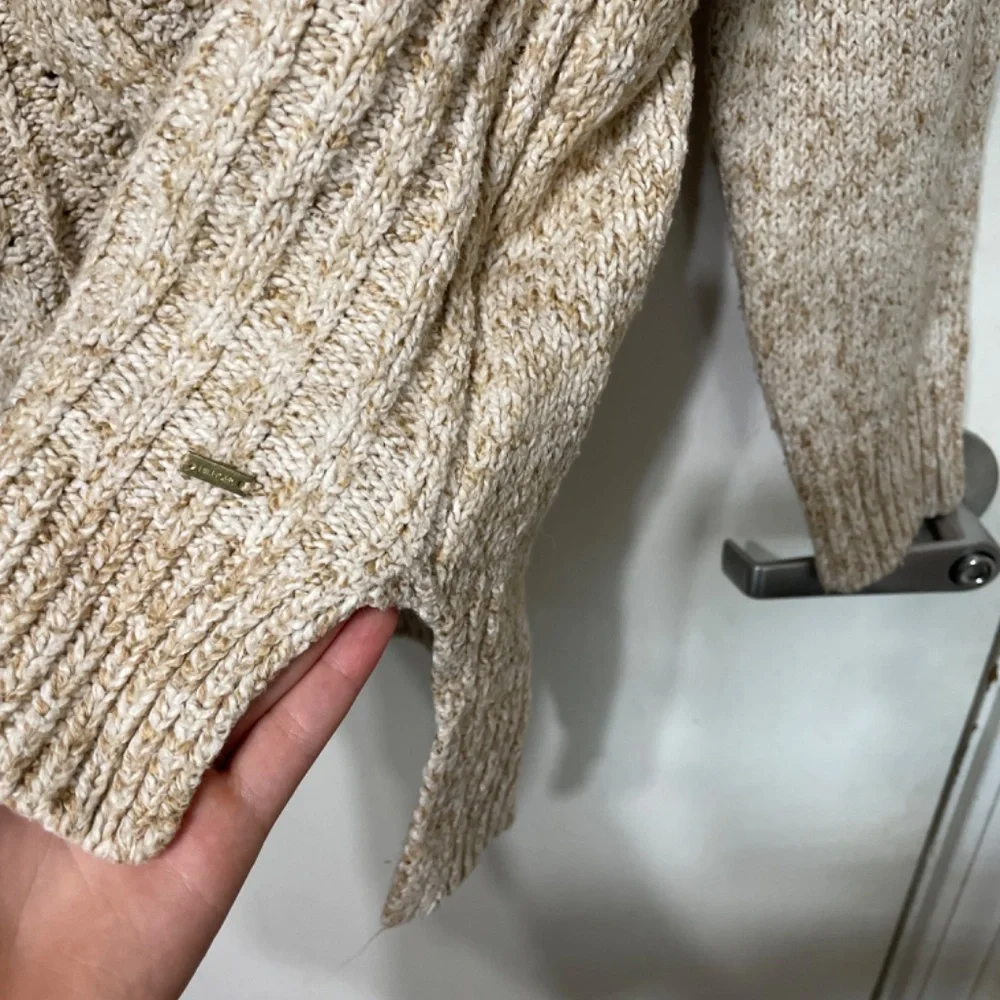 Sweater - Picture 5 of 5